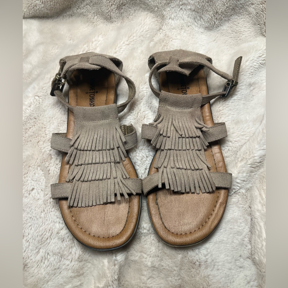 Minnetonka womens sandal size 8